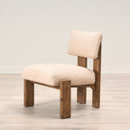 Fauteuil d'appoint Cassius recouvert d'un tissu rose poudré