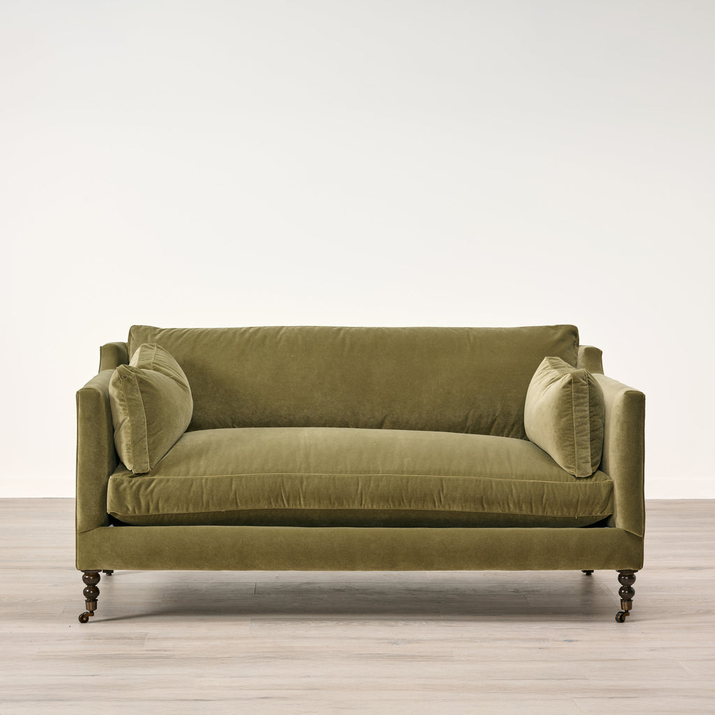 Canapé Madeline en coloris vert olive robuste (71)