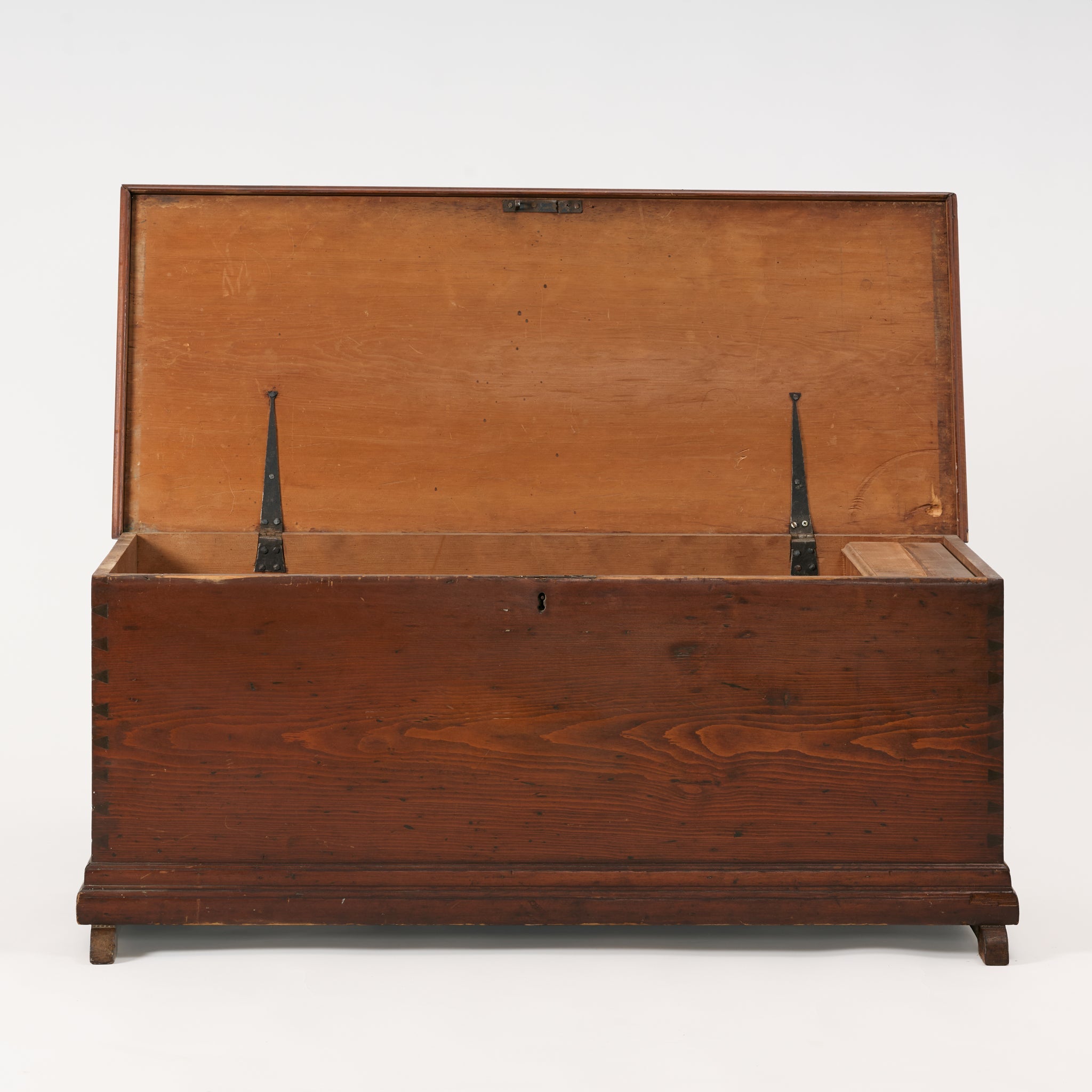 Coffre à couvertures ancien en chêne à un tiroir, vers le milieu du XIXe siècle