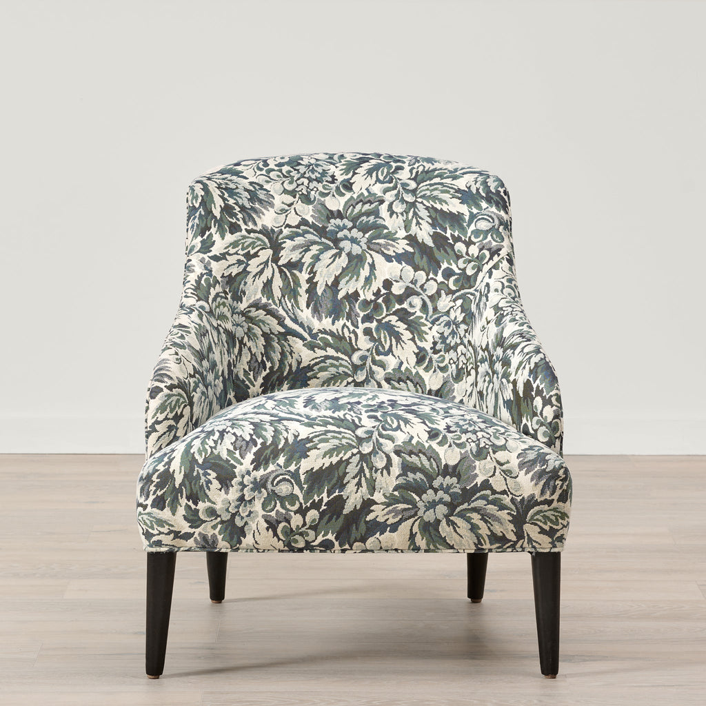 Chaise en osier dans la forêt de Bianca