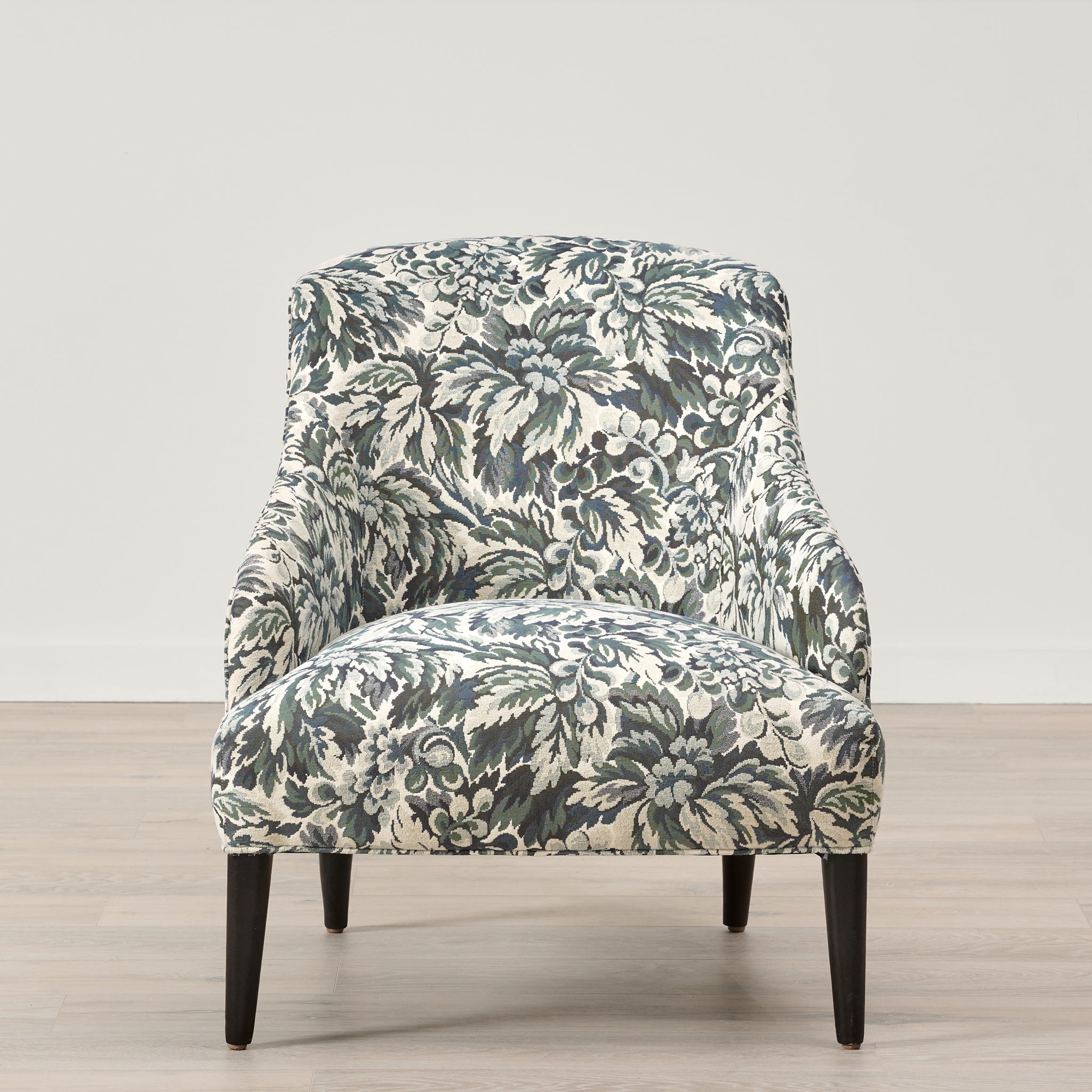 Chaise en osier dans la forêt de Bianca