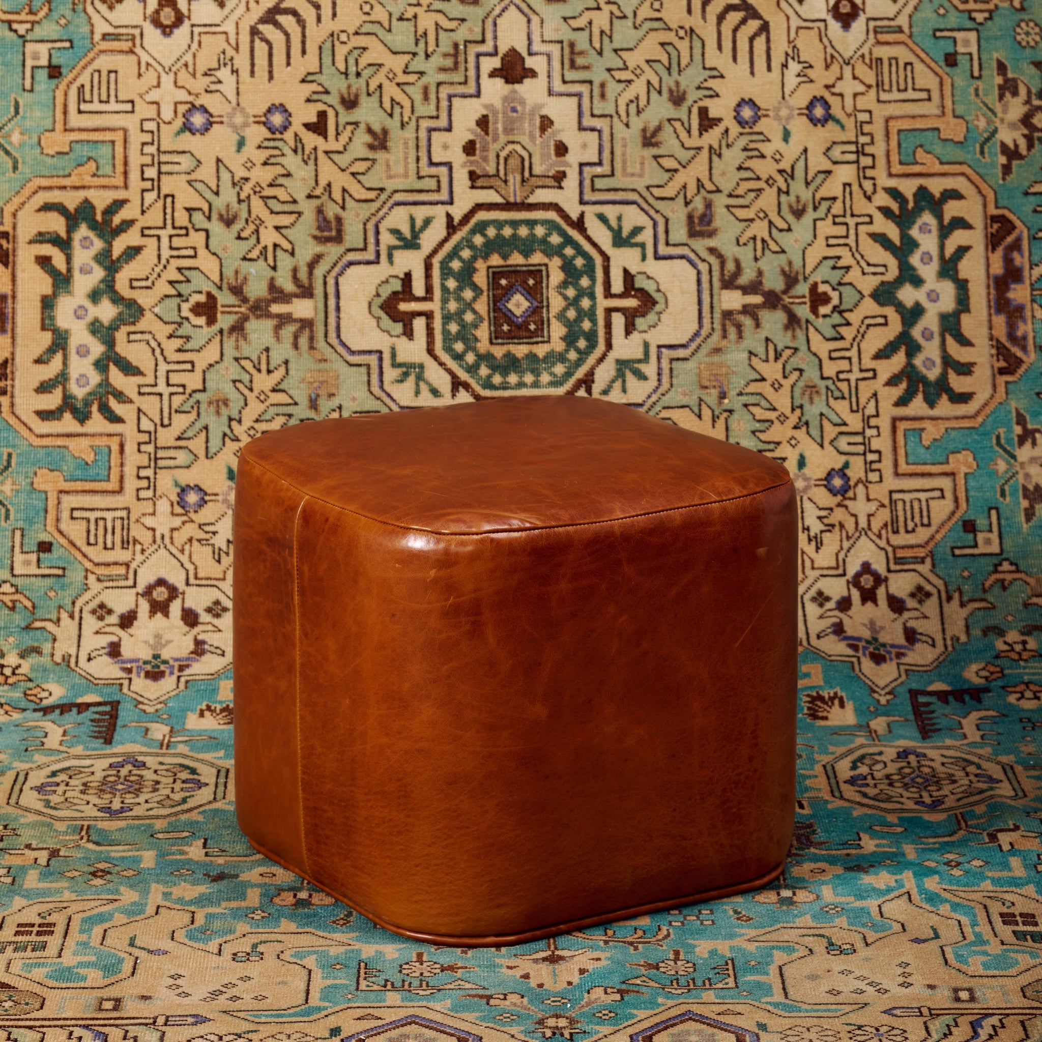 Pouf Ames en cuir marron châtaigne