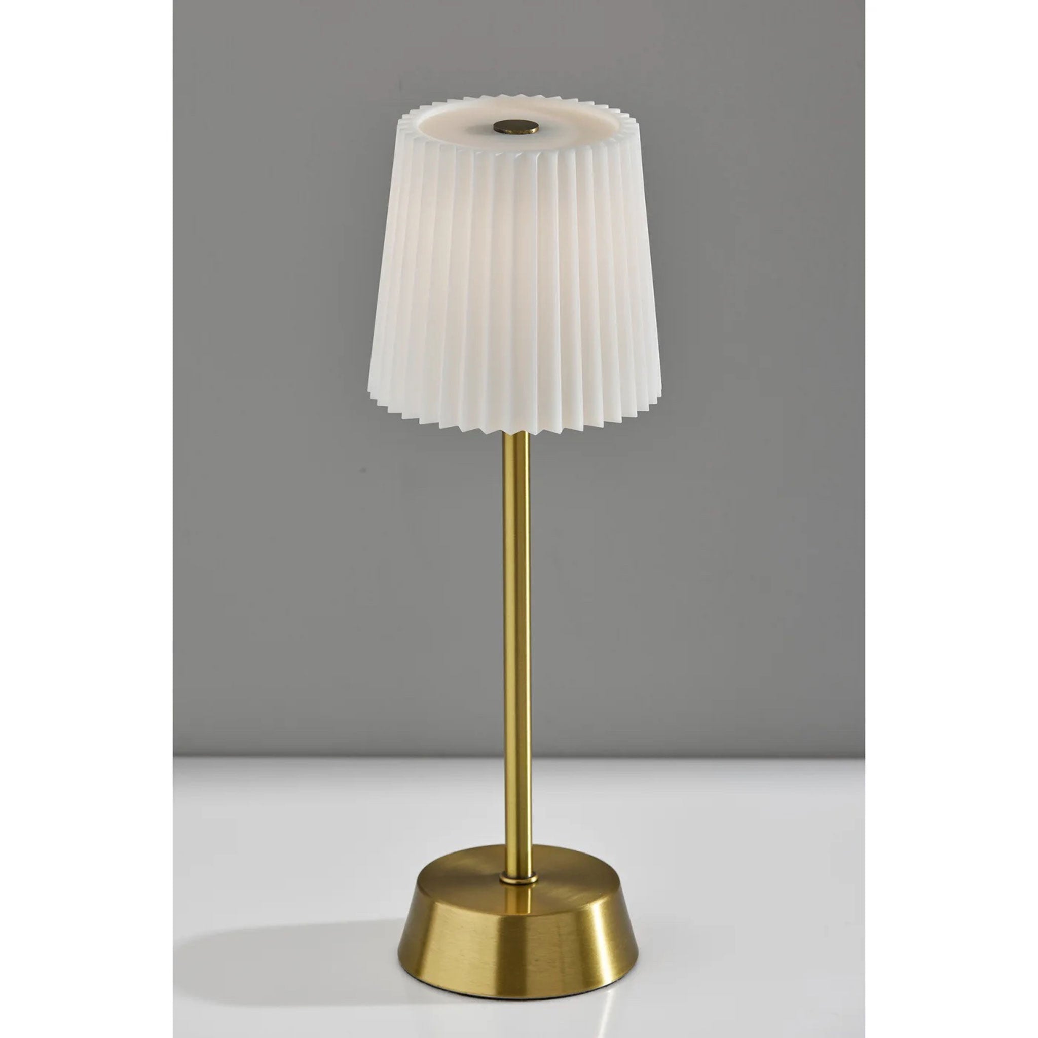 Lampe de table sans fil LED Bobby en laiton antique