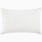 Taie d'oreiller standard couleur sable, cousue à la main par John Robshaw