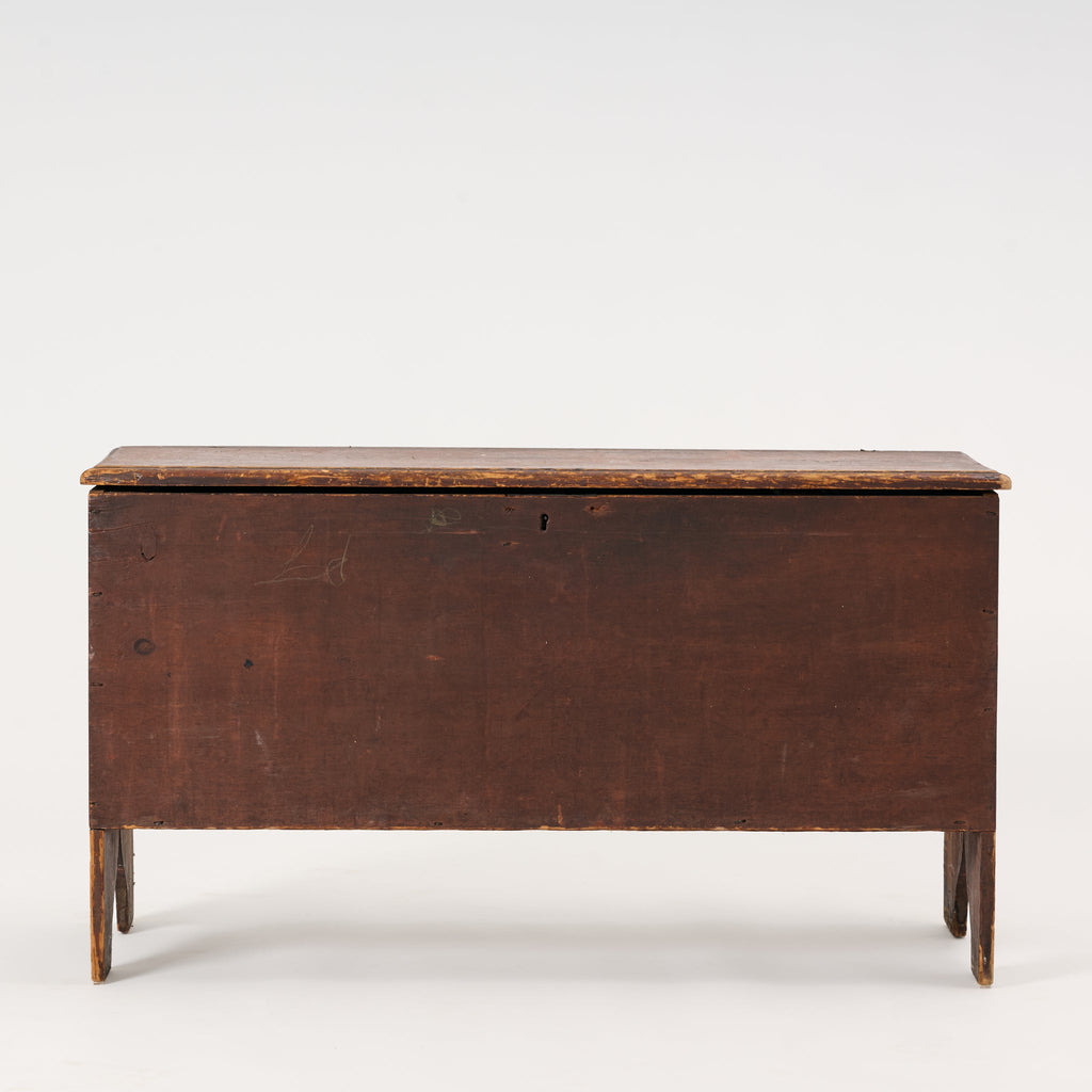 Coffre à couvertures ancien à couvercle relevable, vers 1790-1830