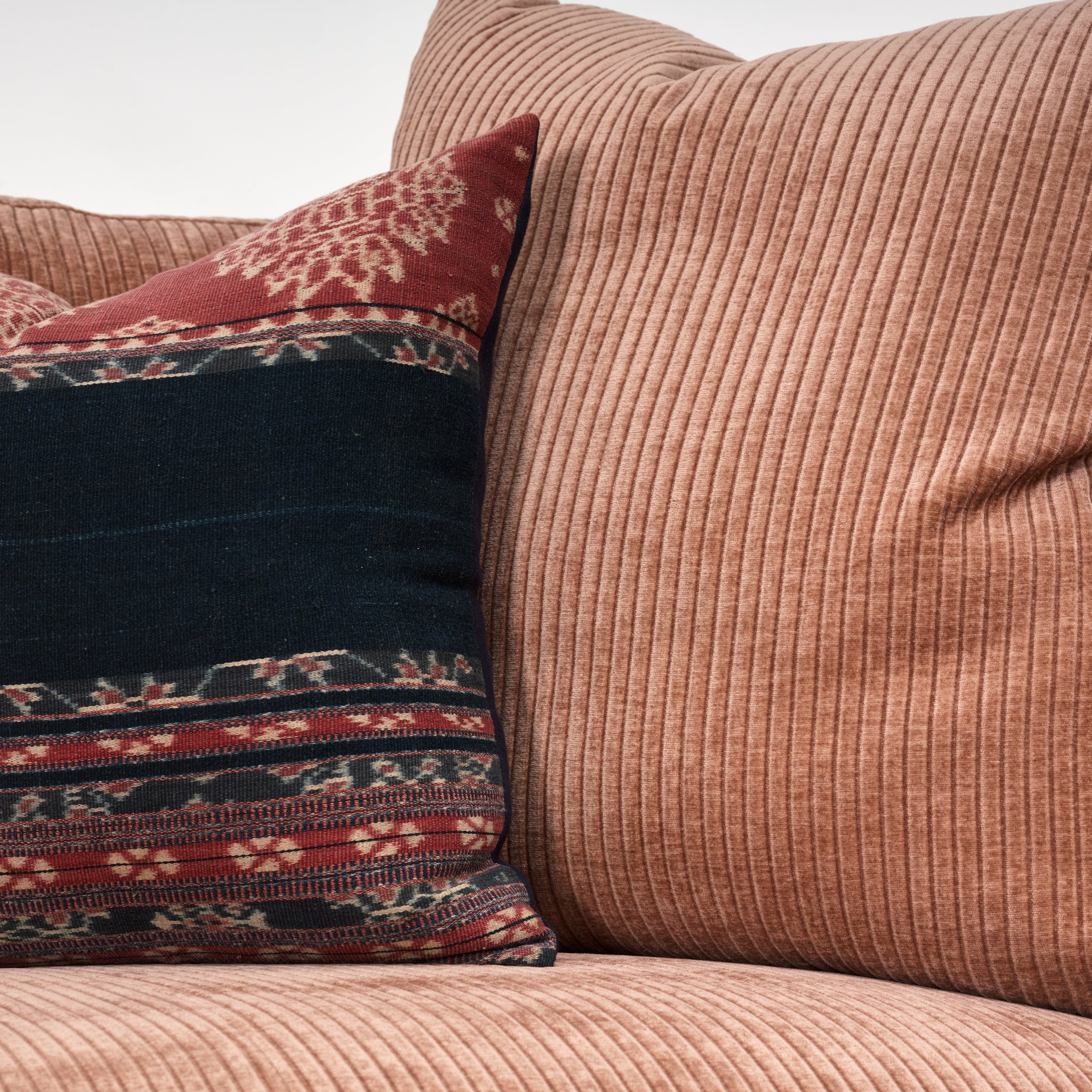 Canapé d'angle Boden Cuddler en terre cuite rustique robuste