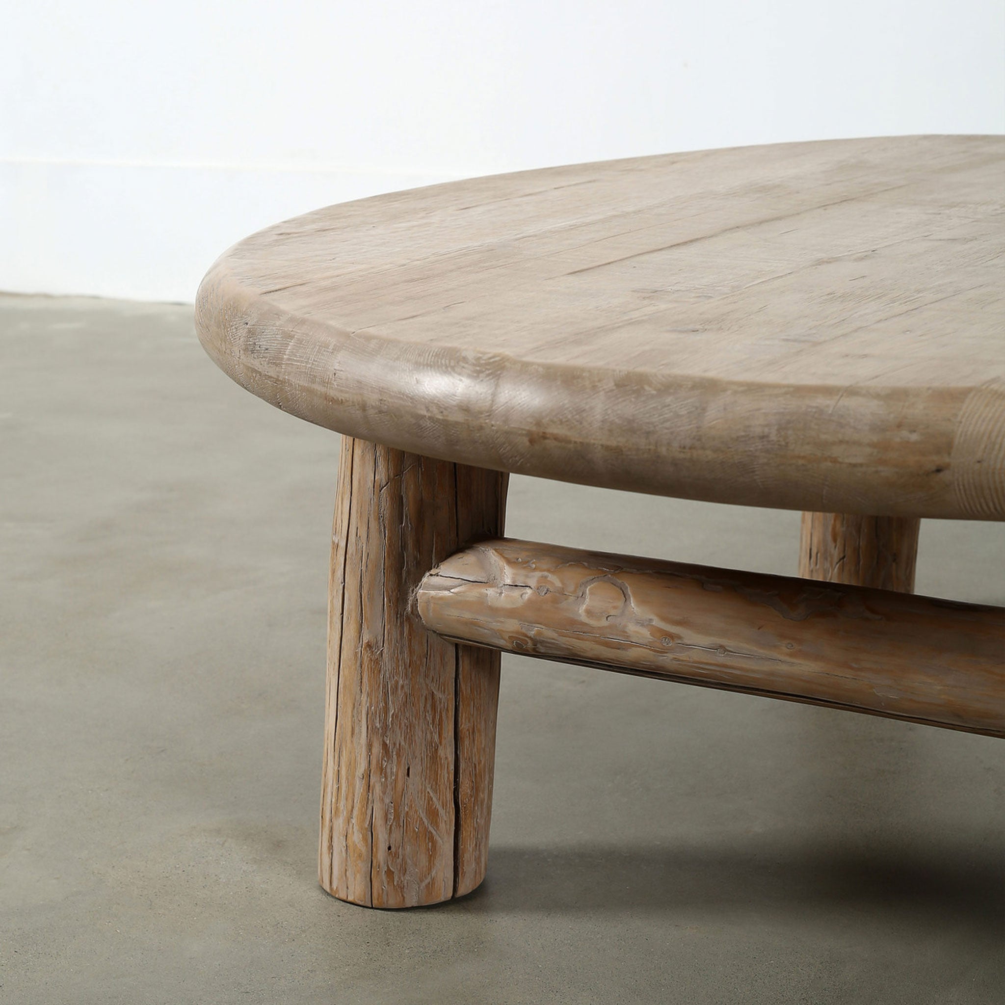 Table basse ronde Emy, aspect naturel vieilli