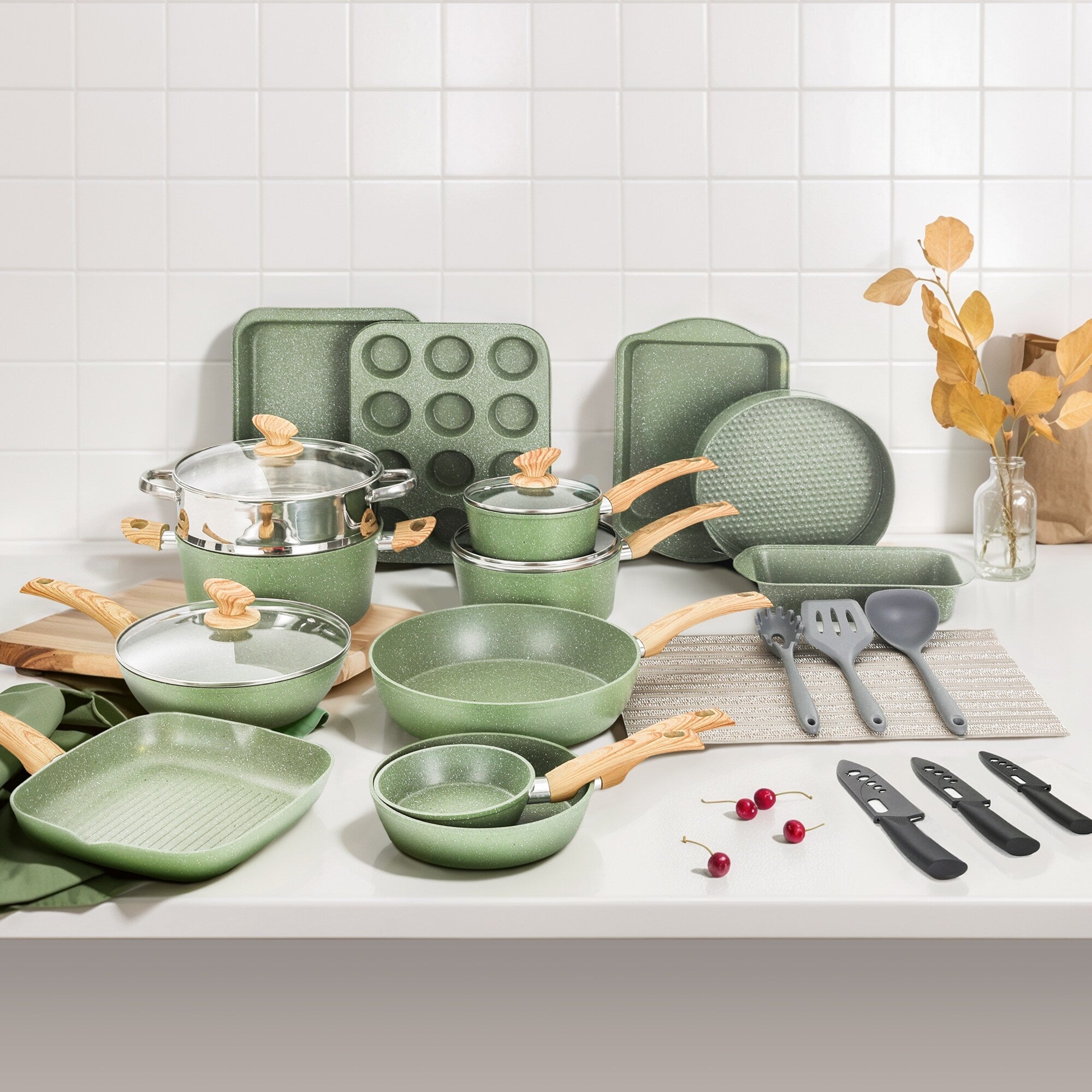 Ensemble de 30 pièces de batterie de cuisine en granit, comprenant casseroles et poêles antiadhésives.