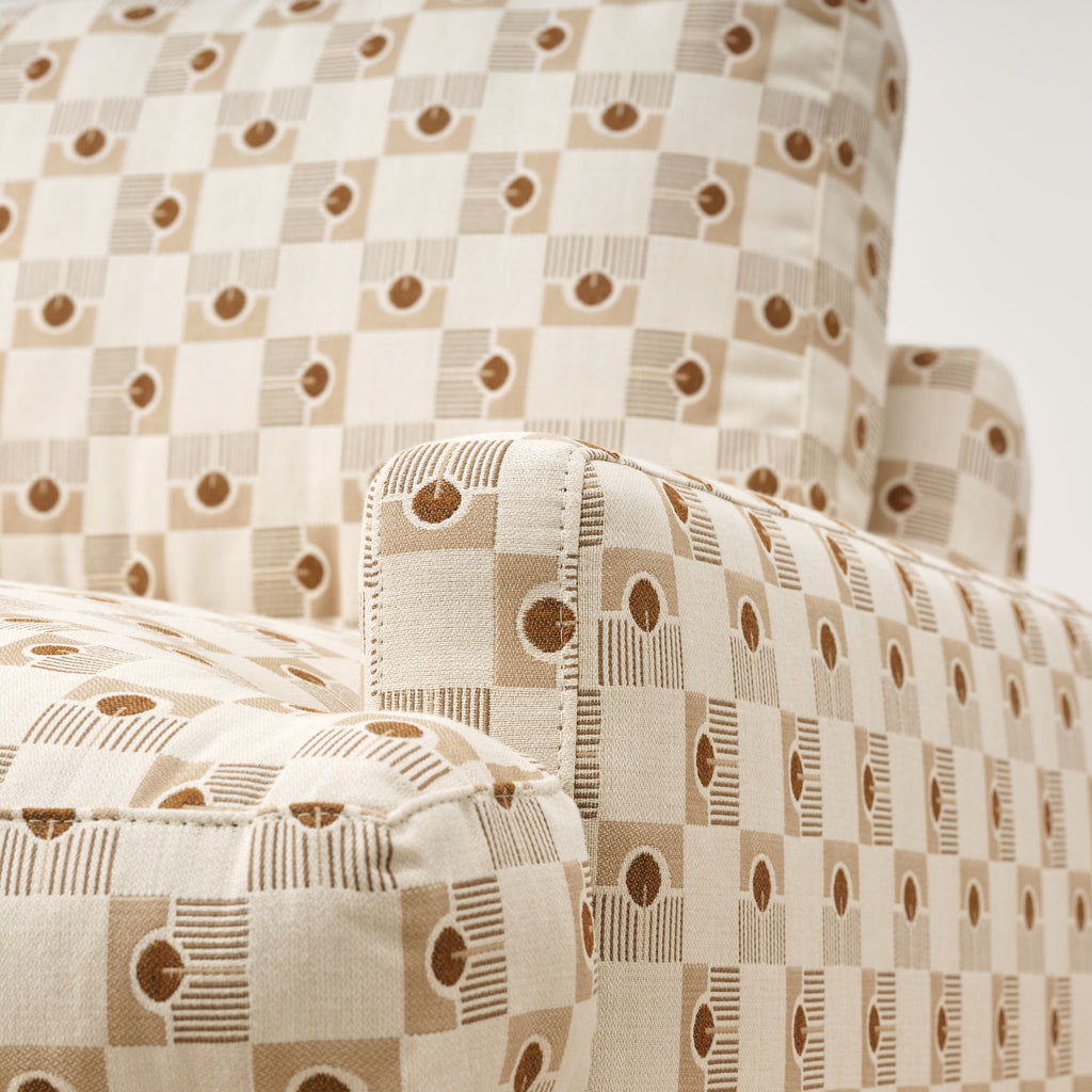 Canapé Grady recouvert de tissu Sunbrella et Kidproof, motif géométrique en laiton (86)