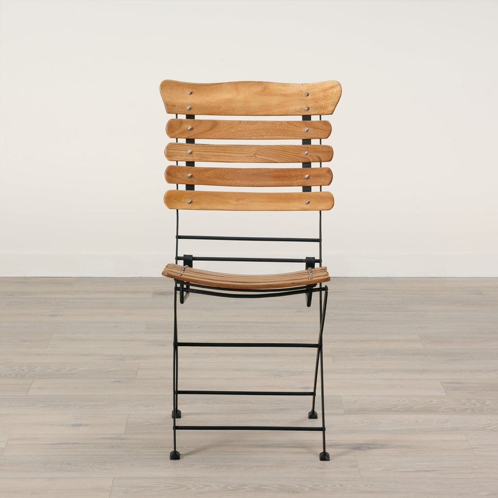 Chaise pliante de bistro à lattes en teck