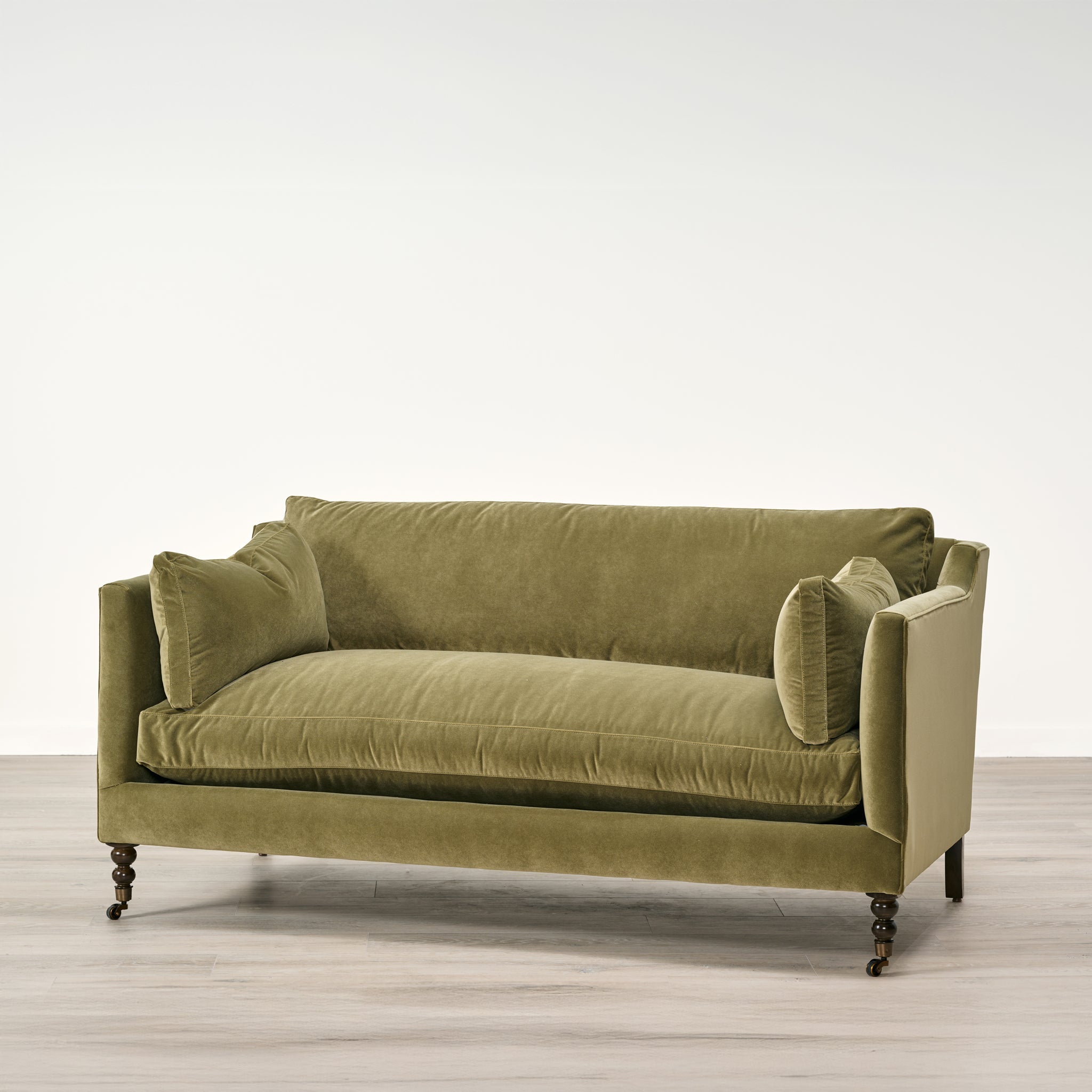 Canapé Madeline en coloris vert olive robuste (71)