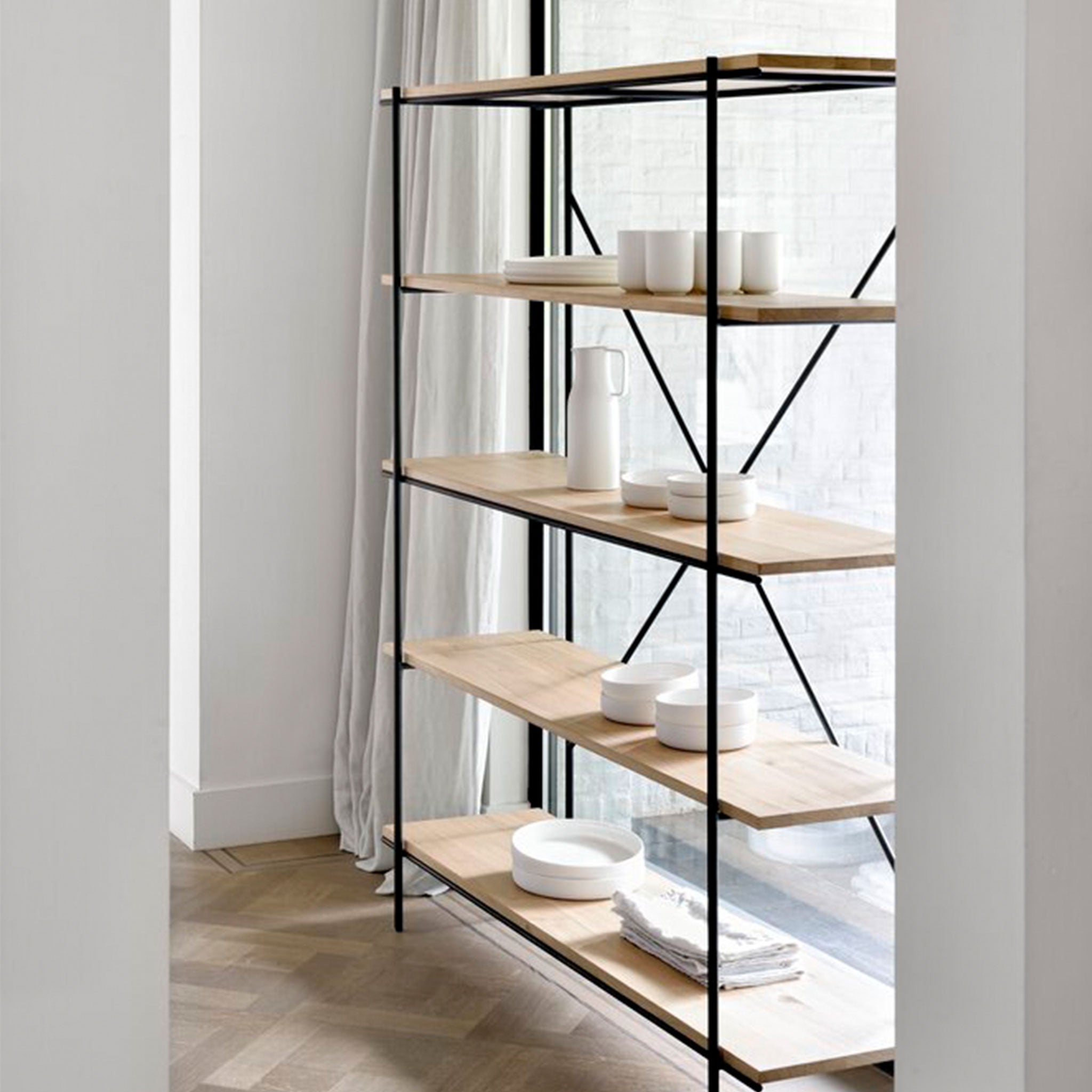 Étagère Rise Rack en chêne verni