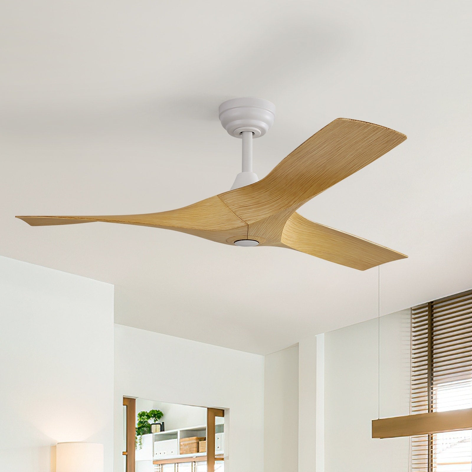 Ventilateur de plafond moderne de 132 cm (52 ​​pouces) en bois massif et ABS avec télécommande (sans éclairage), 6 vitesses de ventilation et flux d'air réversible.