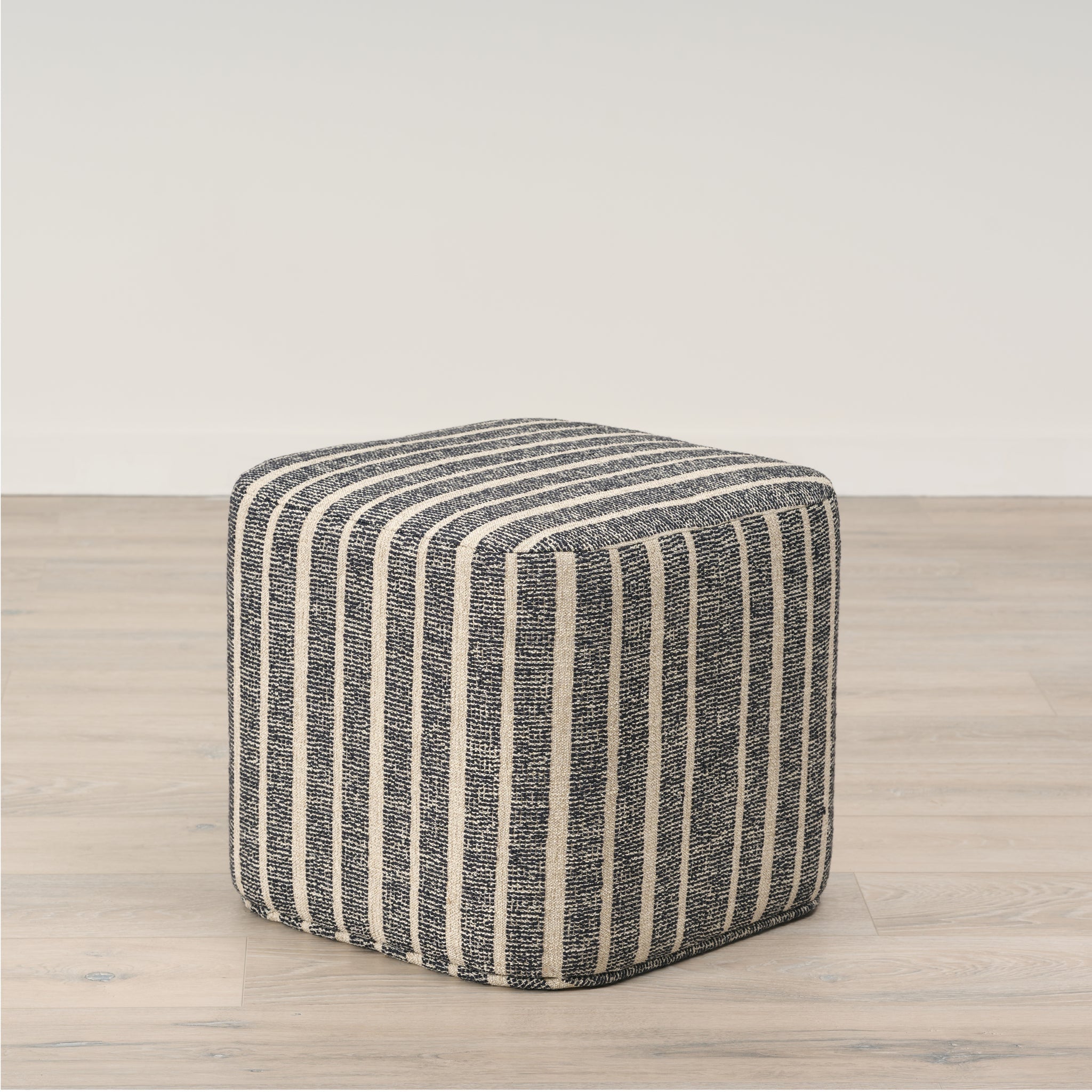 Pouf Ames en beige nuit résistant