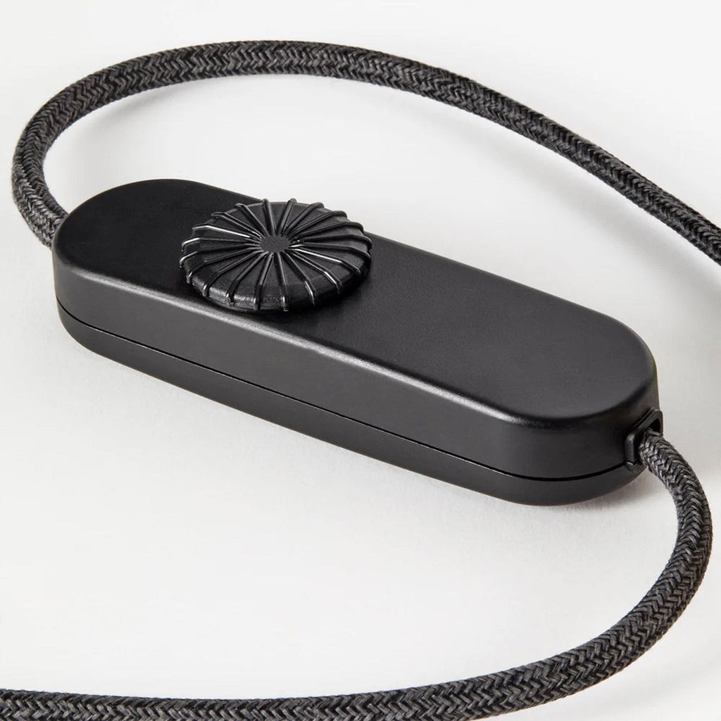 Lampe de table Walnut Knuckle avec ampoule Sphere IV