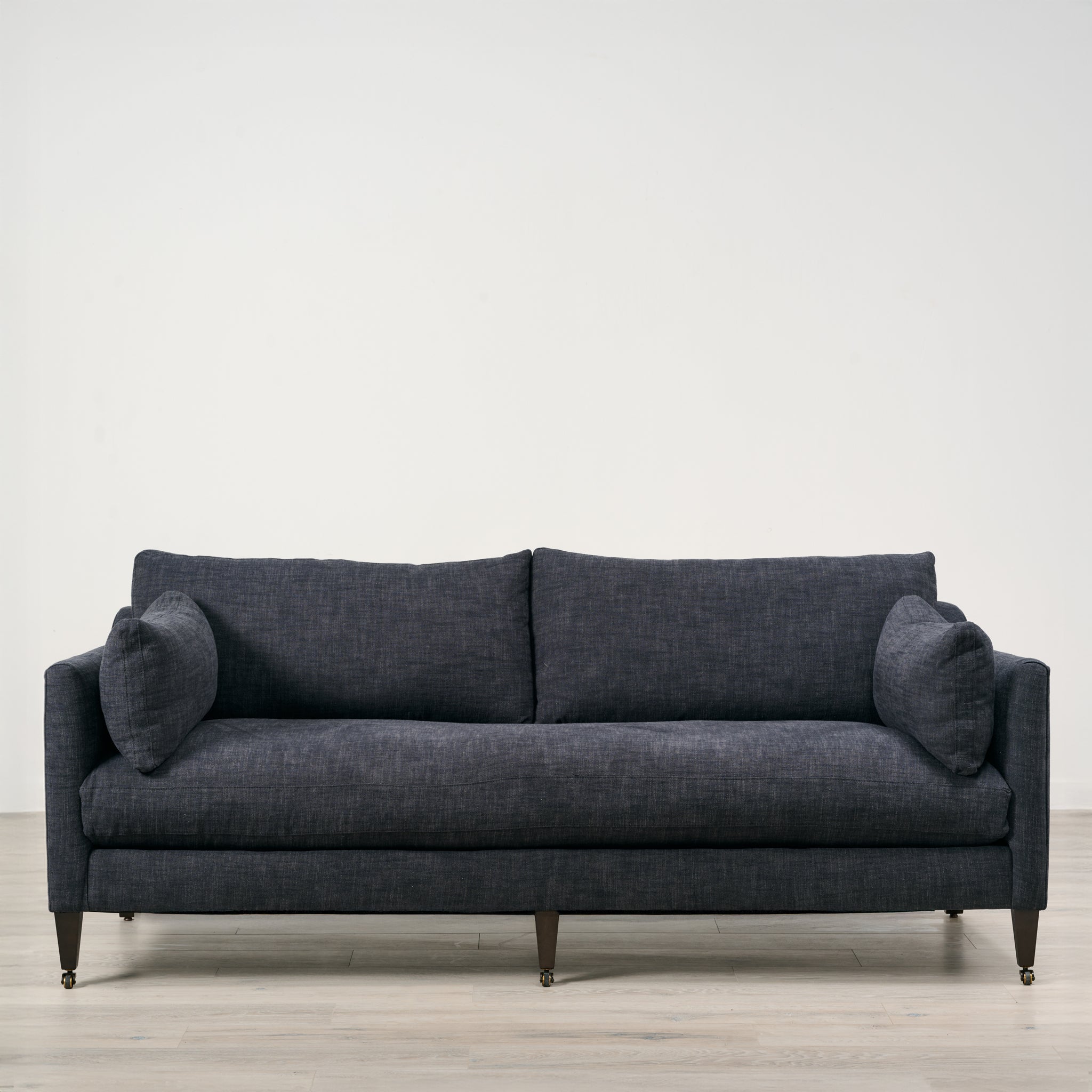 Canapé Holloway revêtu de tissu noir délavé lavable (90)