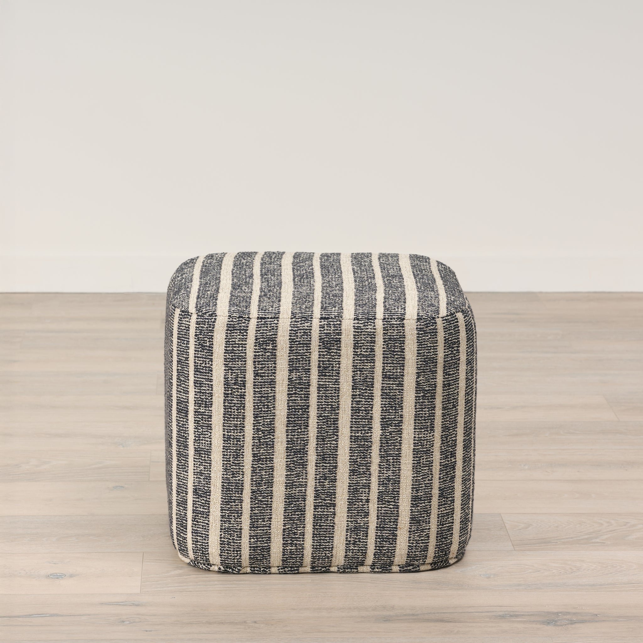 Pouf Ames en beige nuit résistant