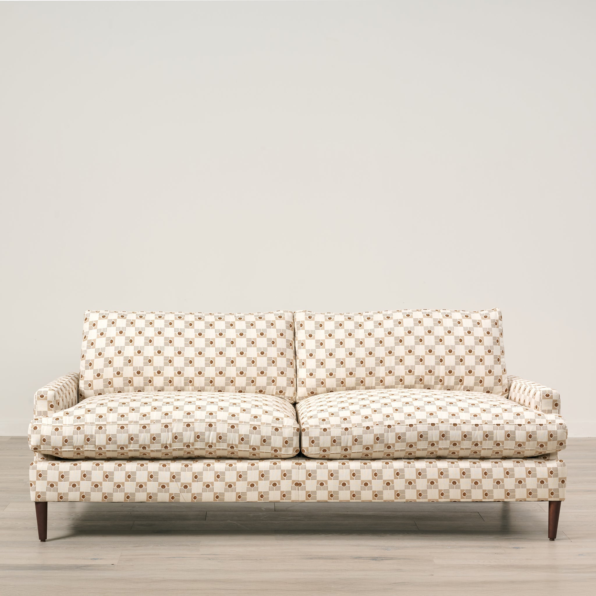 Canapé Grady recouvert de tissu Sunbrella et Kidproof, motif géométrique en laiton (86)