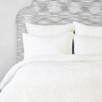 Taie d'oreiller standard couleur sable, cousue à la main par John Robshaw