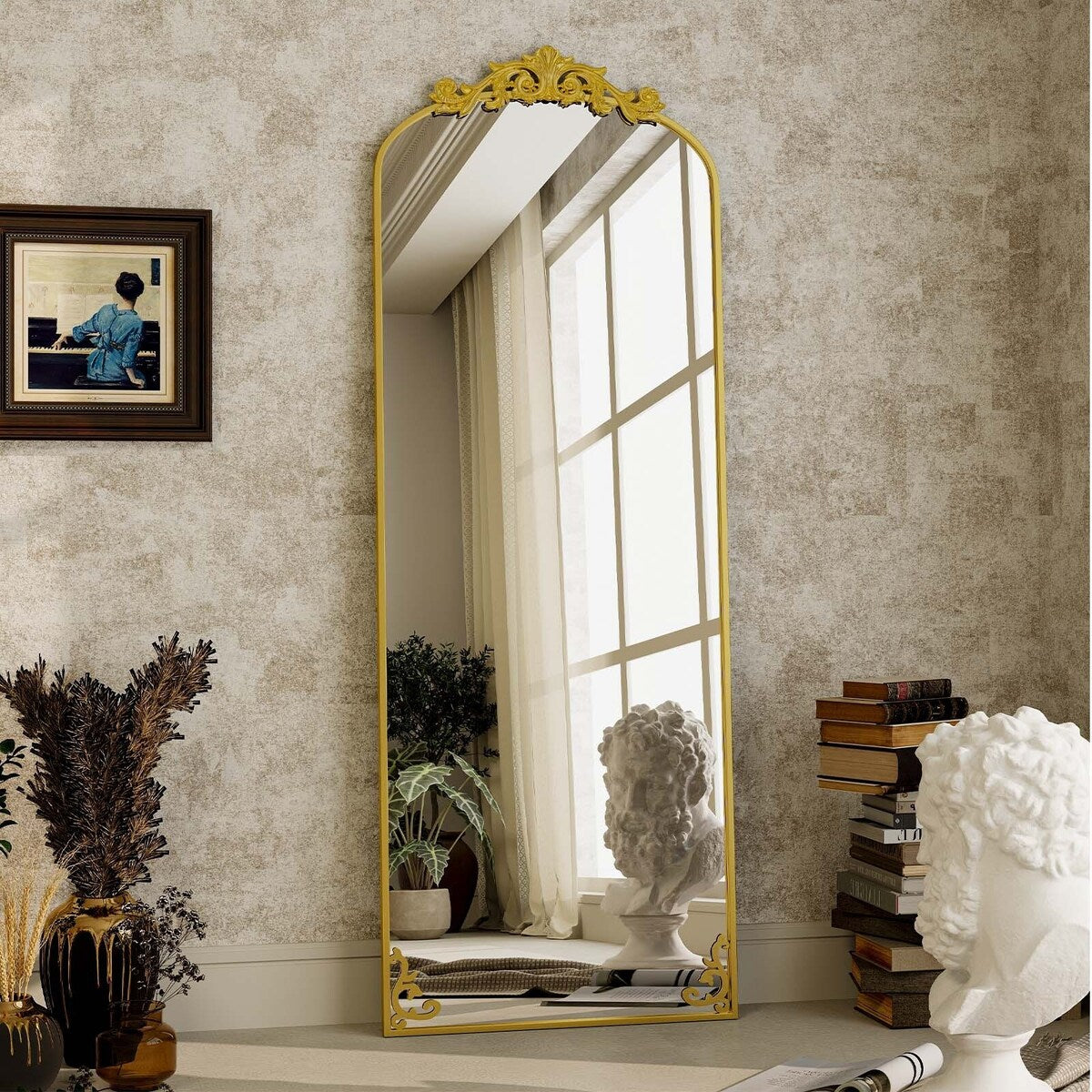 Miroir sur pied arqué à motif floral baroque