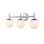 Applique murale de salle de bain à 3 lumières 929 Lighting, disponible en plusieurs finitions avec abat-jour en verre opale