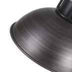 Suspension à trois lumières de style industriel/ferme, en métal, finition bronze huilé, pour îlot de cuisine.