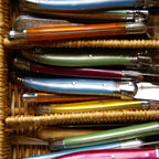 Ensemble classique français Laguiole de 6 couteaux à steak arc-en-ciel