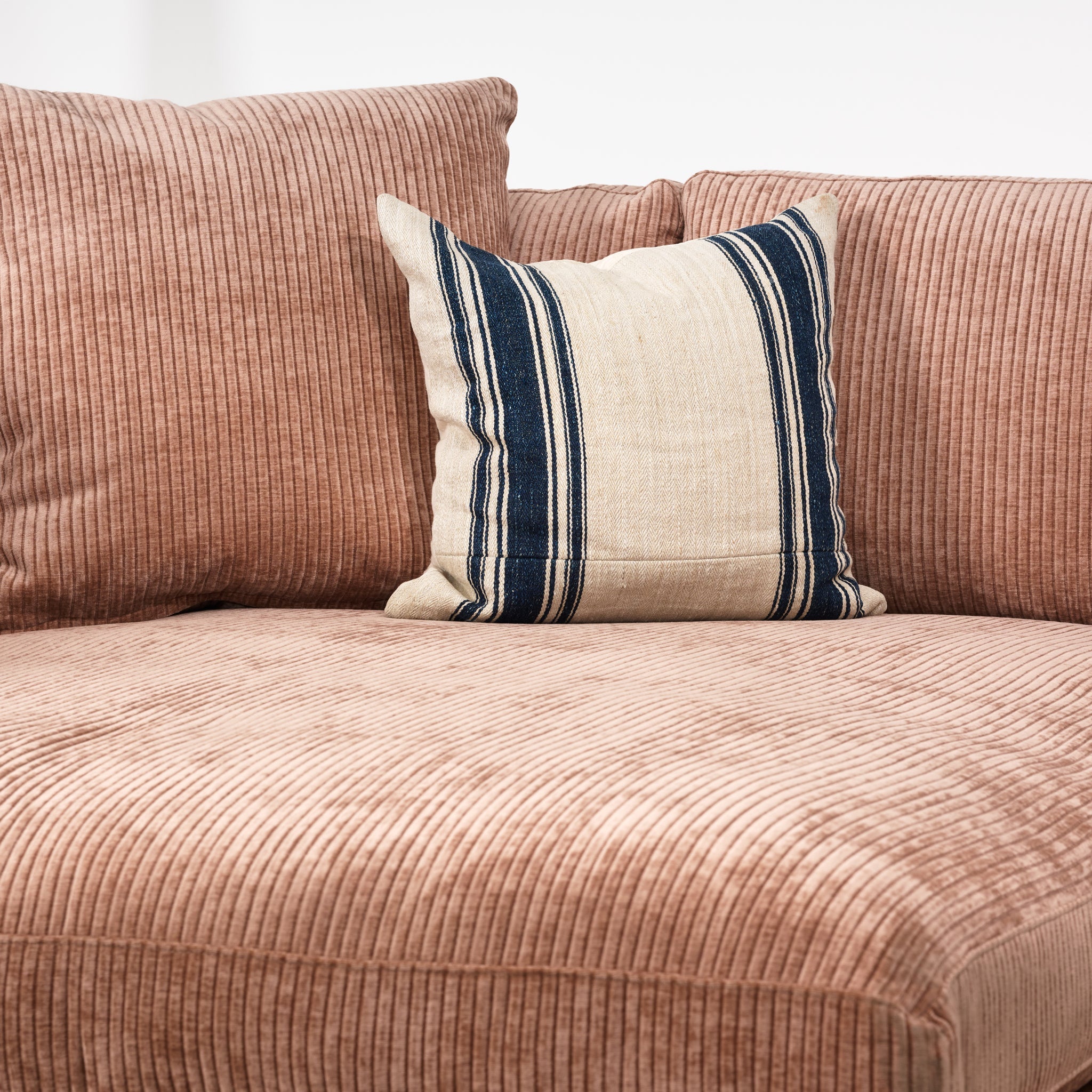 Canapé d'angle Boden Cuddler en terre cuite rustique robuste