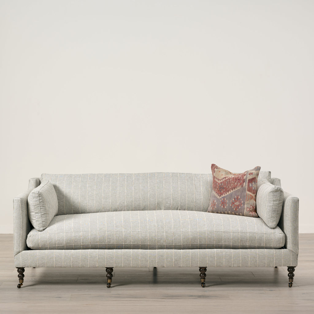 Canapé Madeline revêtu de tissu Kidproof couleur sauge naturelle (90")