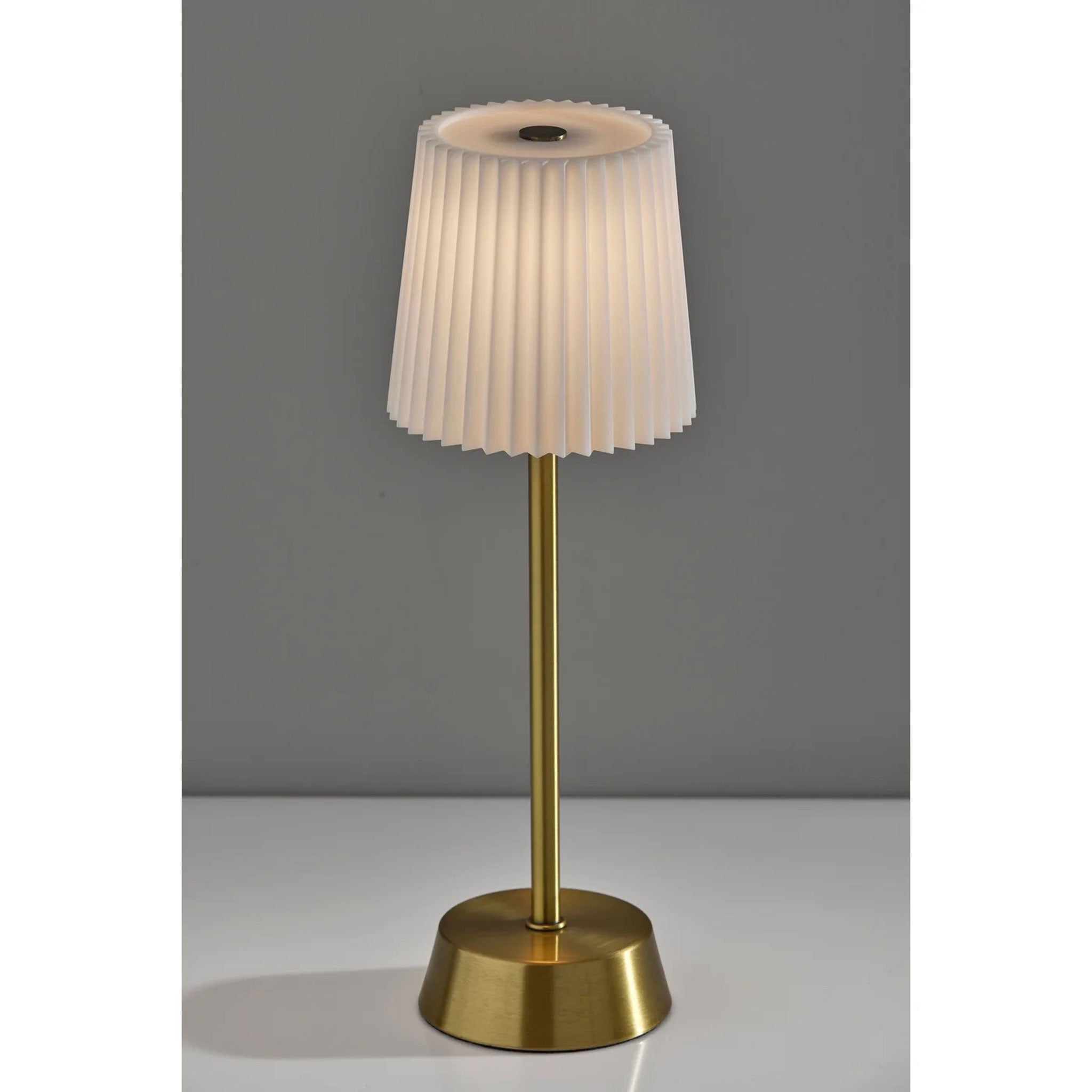 Lampe de table sans fil LED Bobby en laiton antique