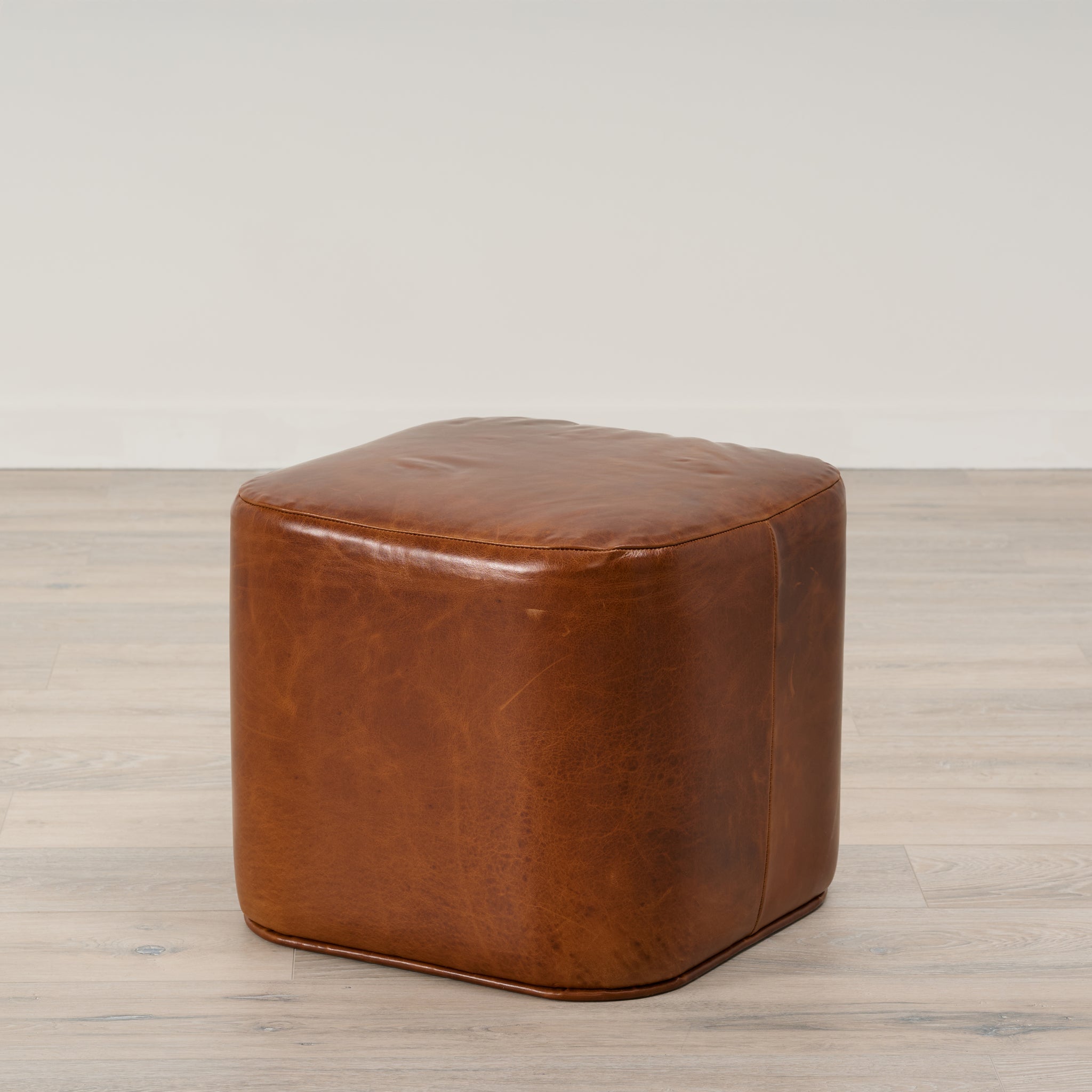 Pouf Ames en cuir marron châtaigne