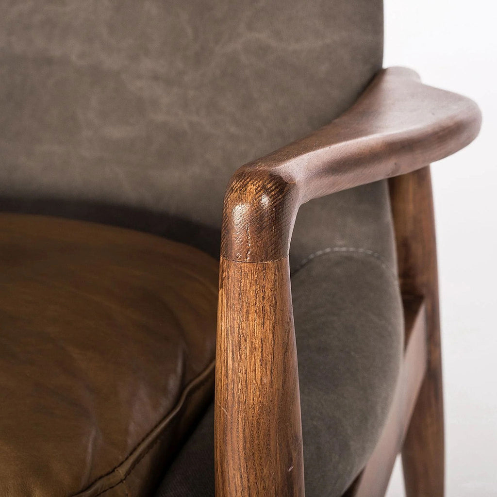 Fauteuil Royce Lounge en gris cendré avec coussin d'assise en cuir beige