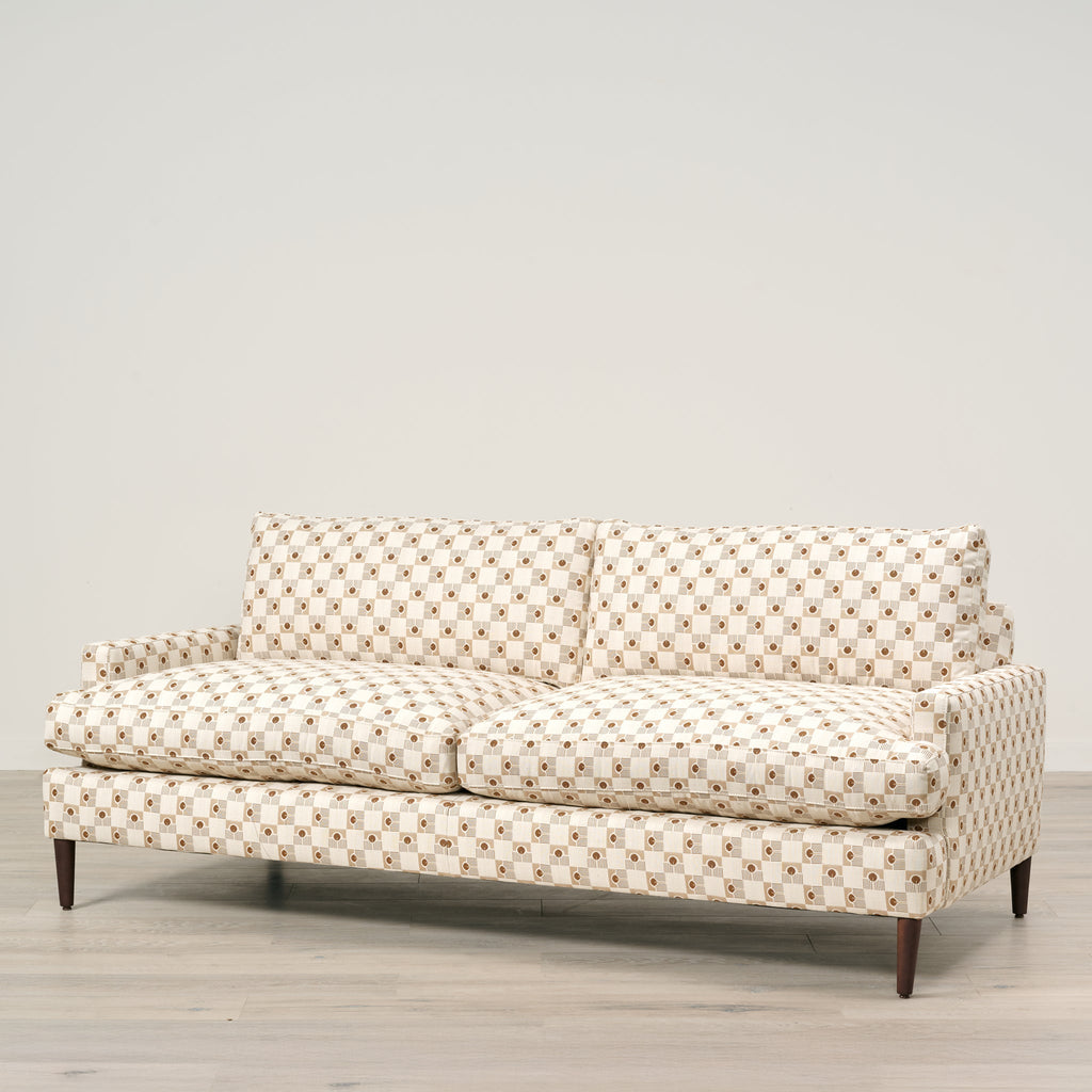 Canapé Grady recouvert de tissu Sunbrella et Kidproof, motif géométrique en laiton (86)