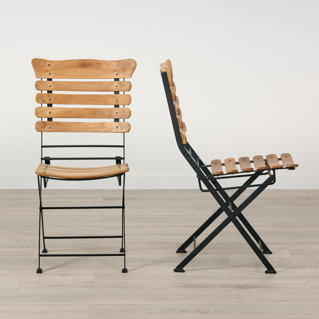 Chaise pliante de bistro à lattes en teck