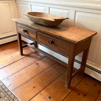 Serveur ancien de la fin du XIXe siècle