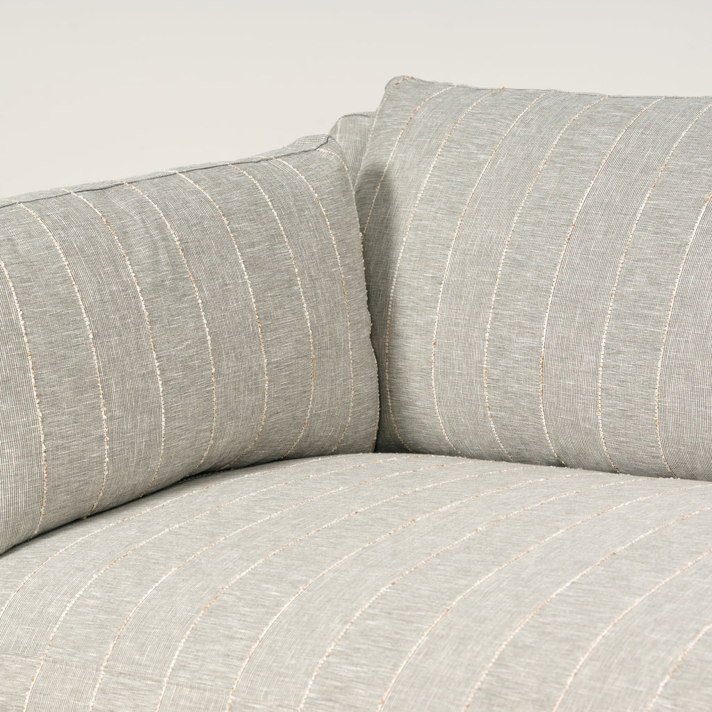 Canapé Madeline revêtu de tissu Kidproof couleur sauge naturelle (90")